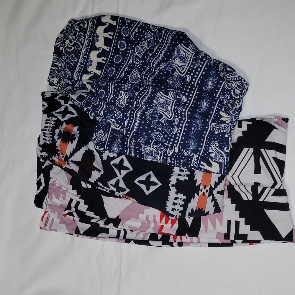 All 3 pair super soft leggings, says one size, great for yoga, pilates, barre